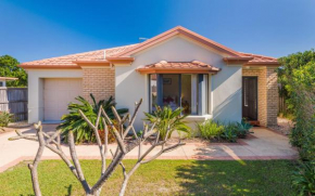 Oceania Cottage - LJHooker Yamba